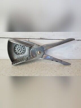Vintage Sunkist Lemons Cast Aluminum Hand Citrus Juicer Squeezer Press USA